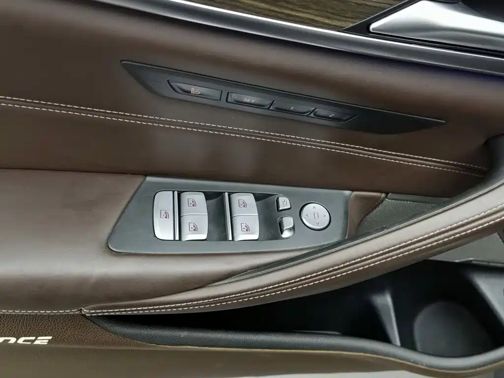 BMW 5 Series 2020 — фото 9