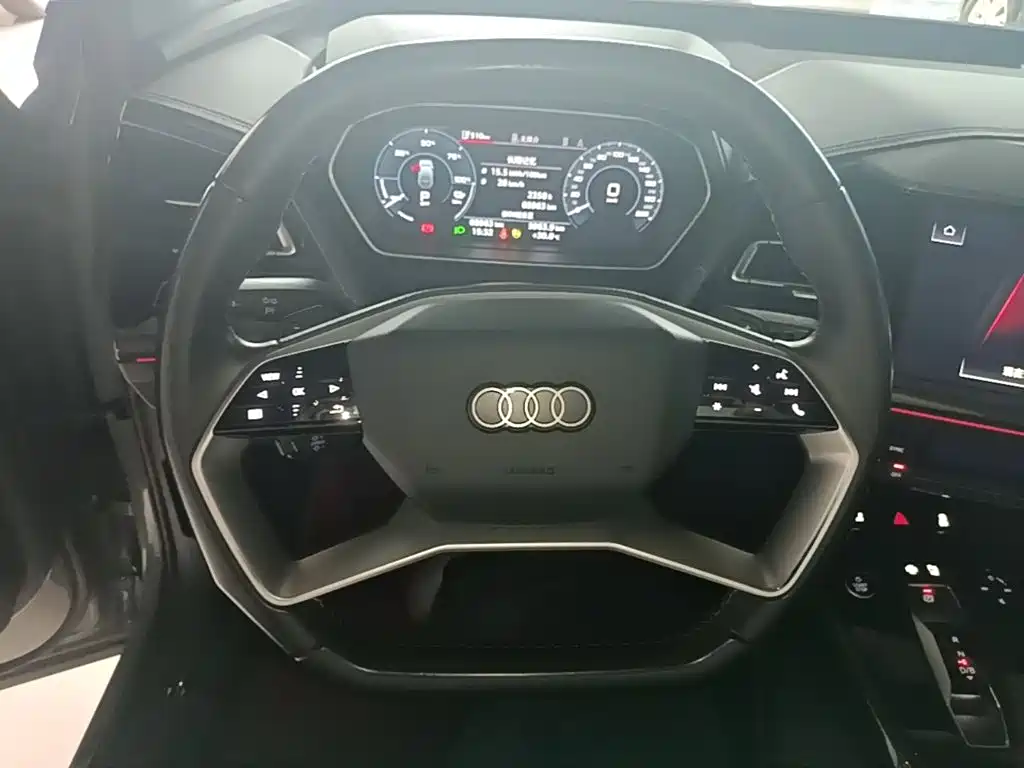 Audi Q4 E-Tron 2023 — фото 11