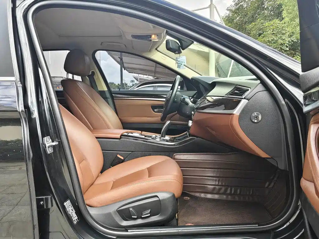 BMW 5 Series 2016 — фото 14