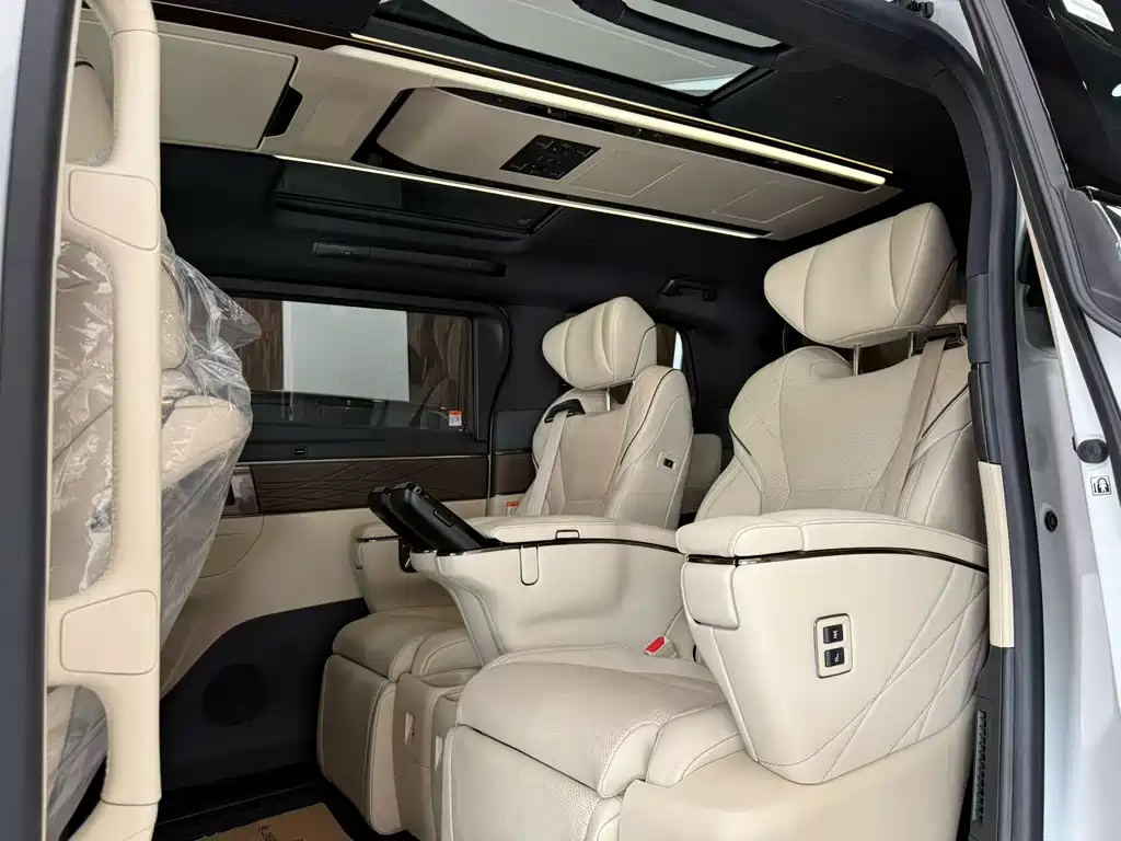 Toyota Alphard 2024 — фото 7