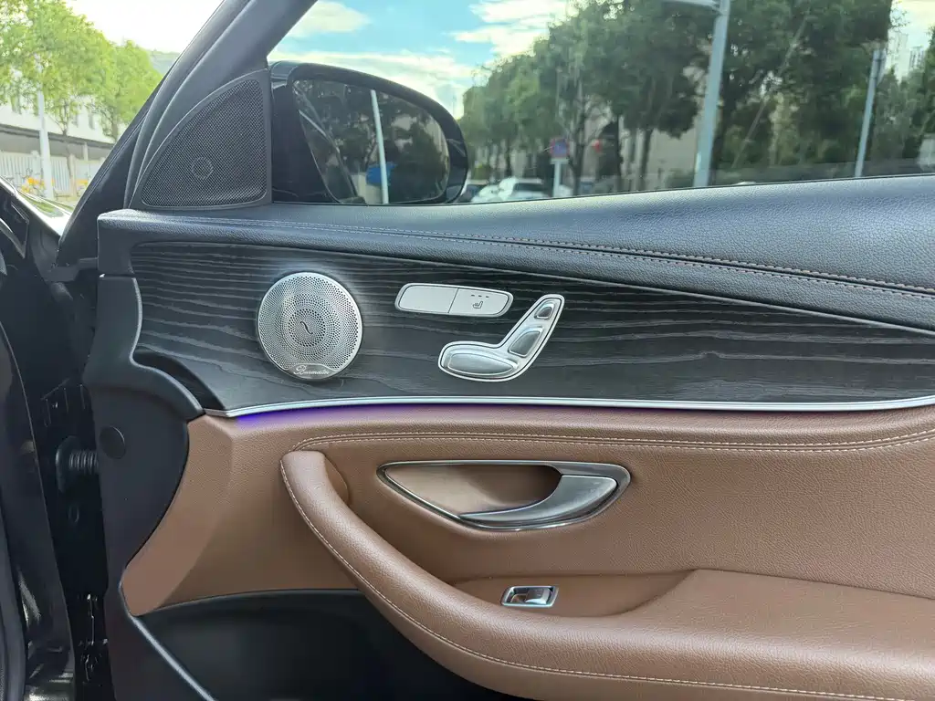 Mercedes-Benz E-Class 2022 — фото 15