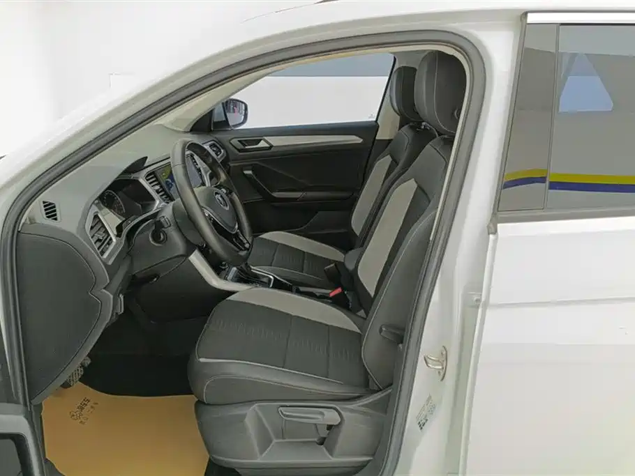 Volkswagen T-Roc 2023 — фото 9