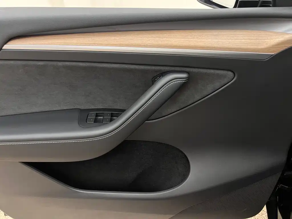 Tesla Model Y 2023 — фото 13