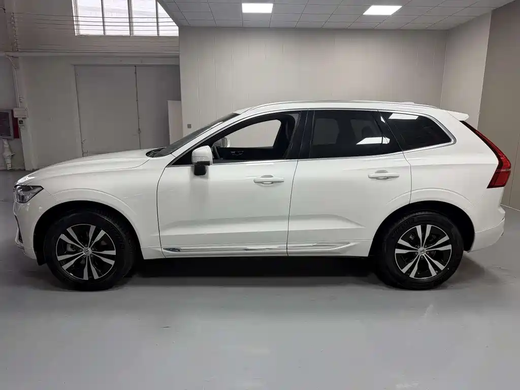 Volvo XC60 2022 — фото 7