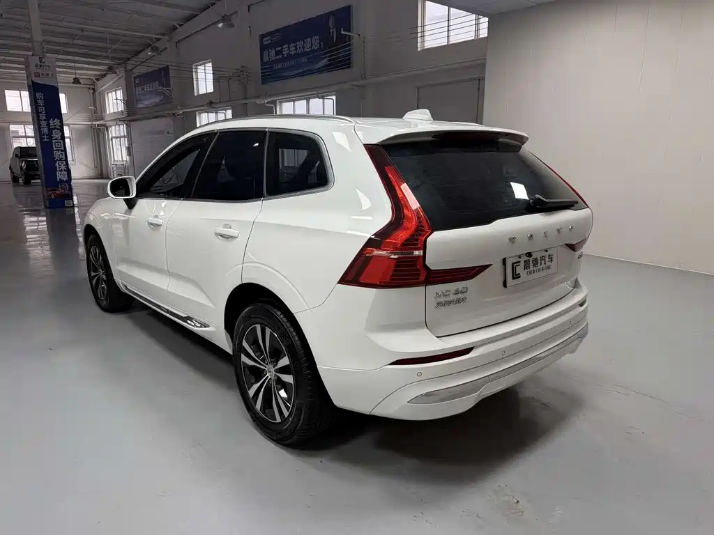 Volvo XC60 2022 — фото 6
