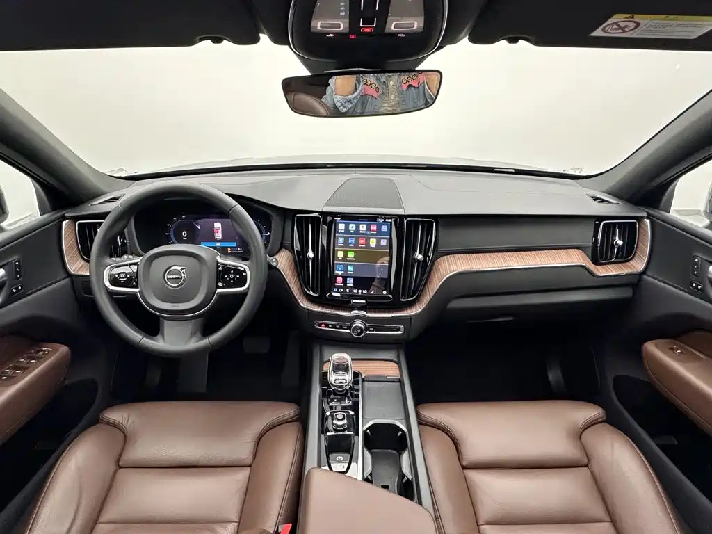 Volvo XC60 Plug-In Hybrid 2023 — фото 18