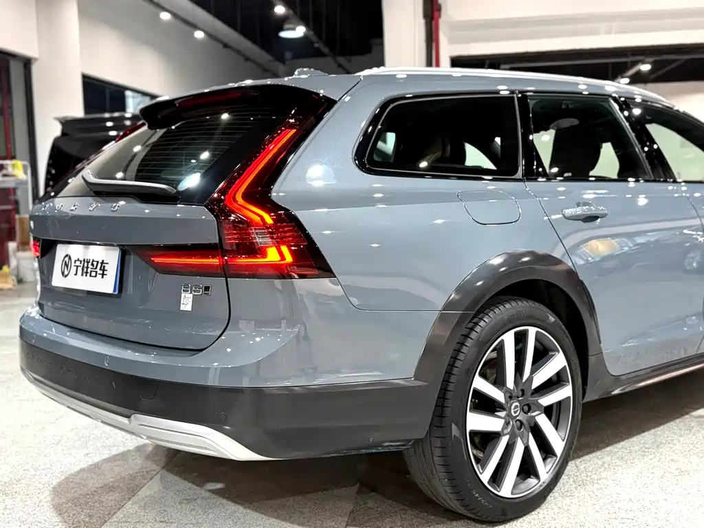 Volvo V90 2022 — фото 16