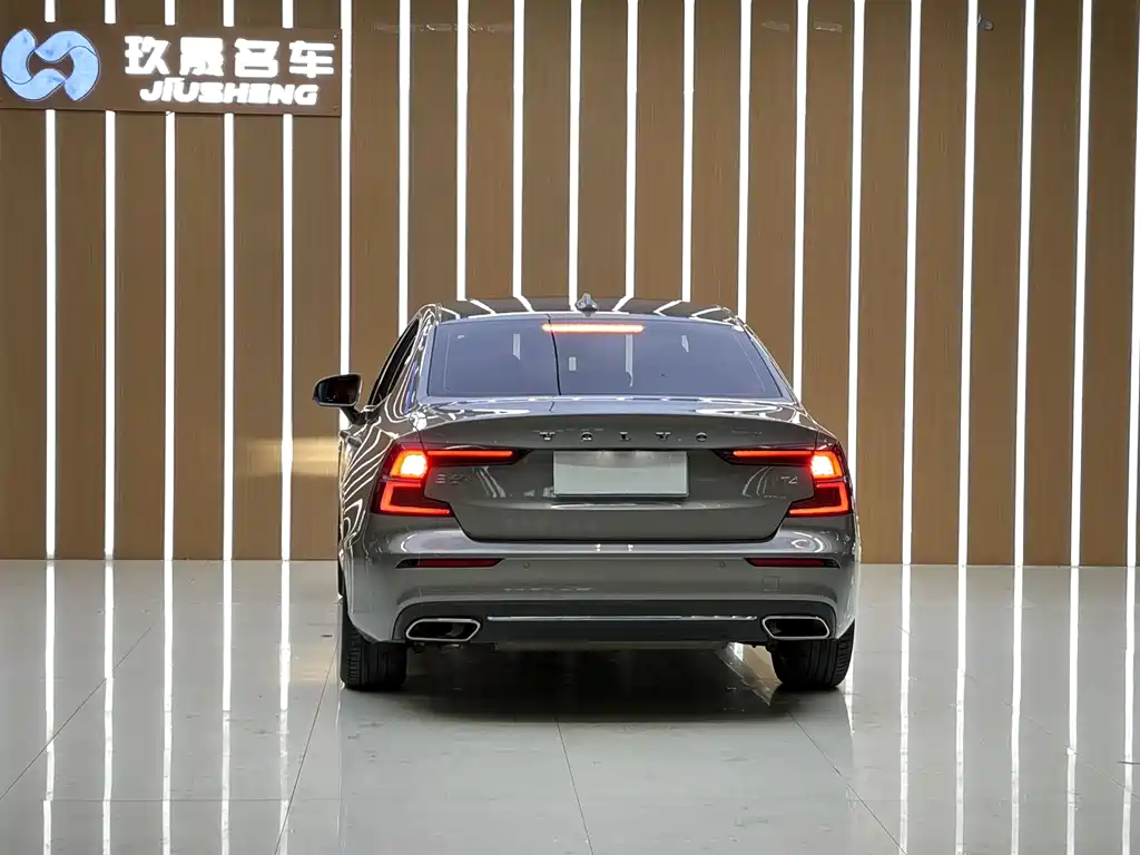 Volvo S60 2021 — фото 19