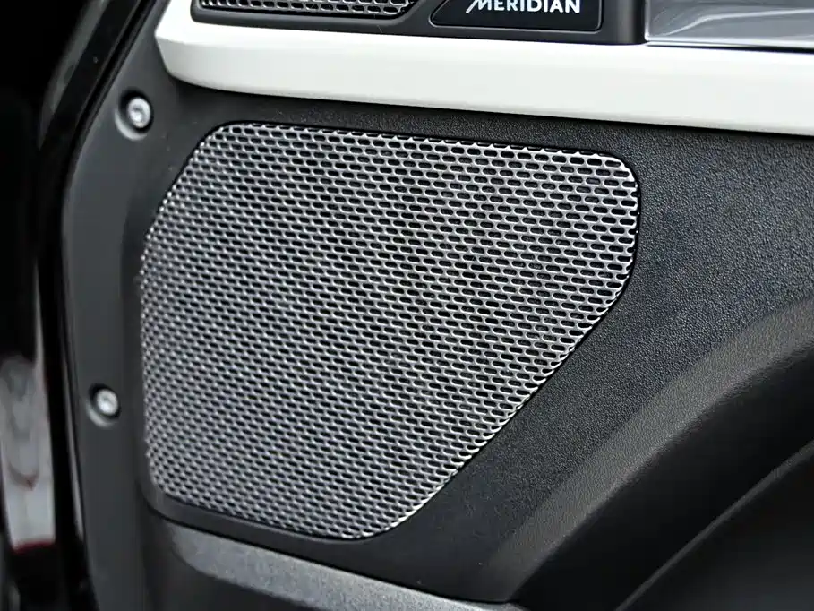 Land Rover Defender 2024 — фото 28