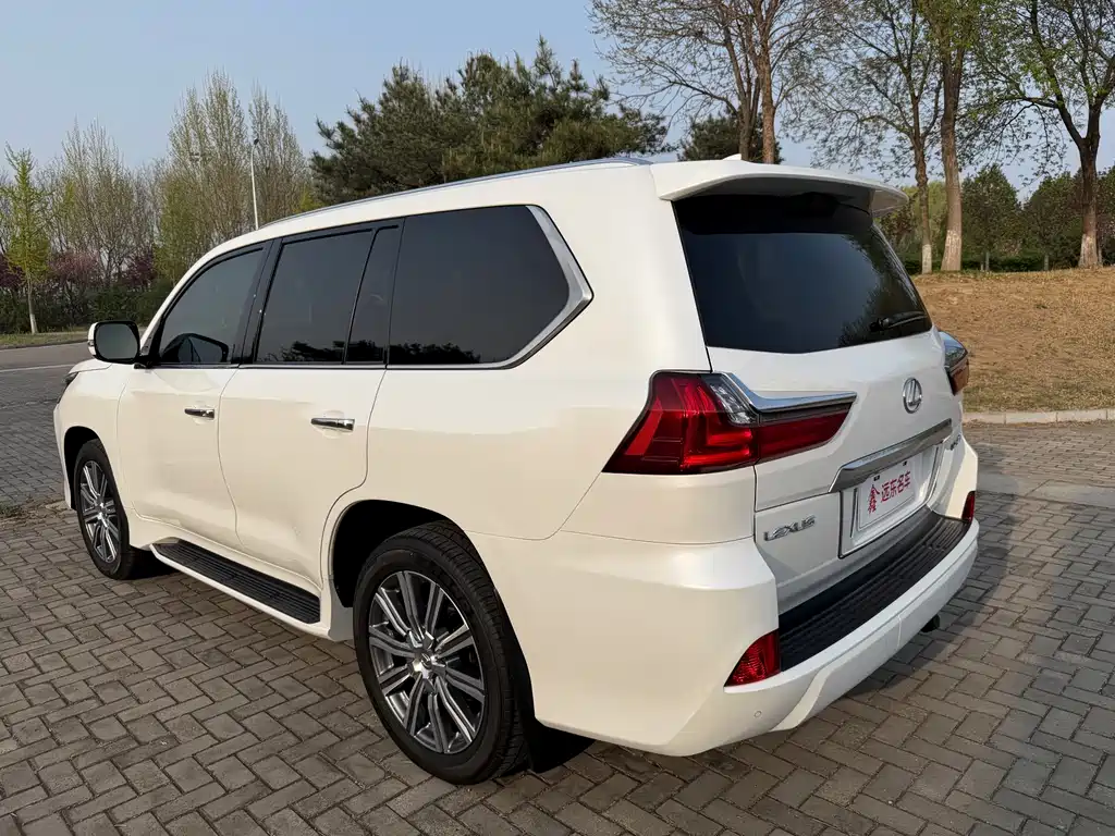 Lexus LX 2017 — фото 12