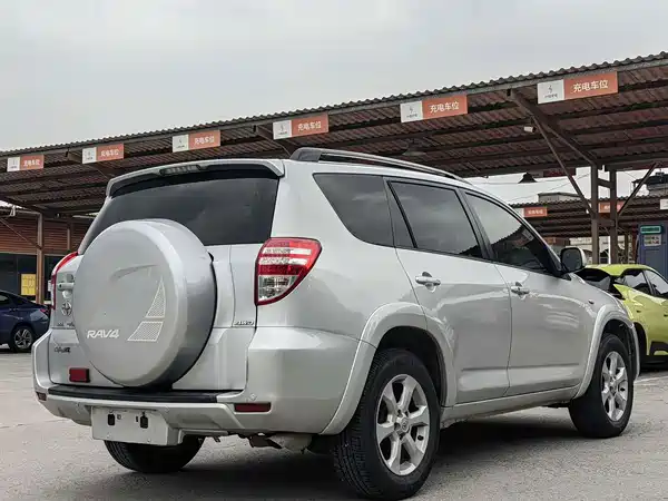 Toyota RAV4 2010