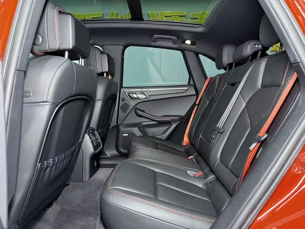 Porsche Macan 2022 — фото 15