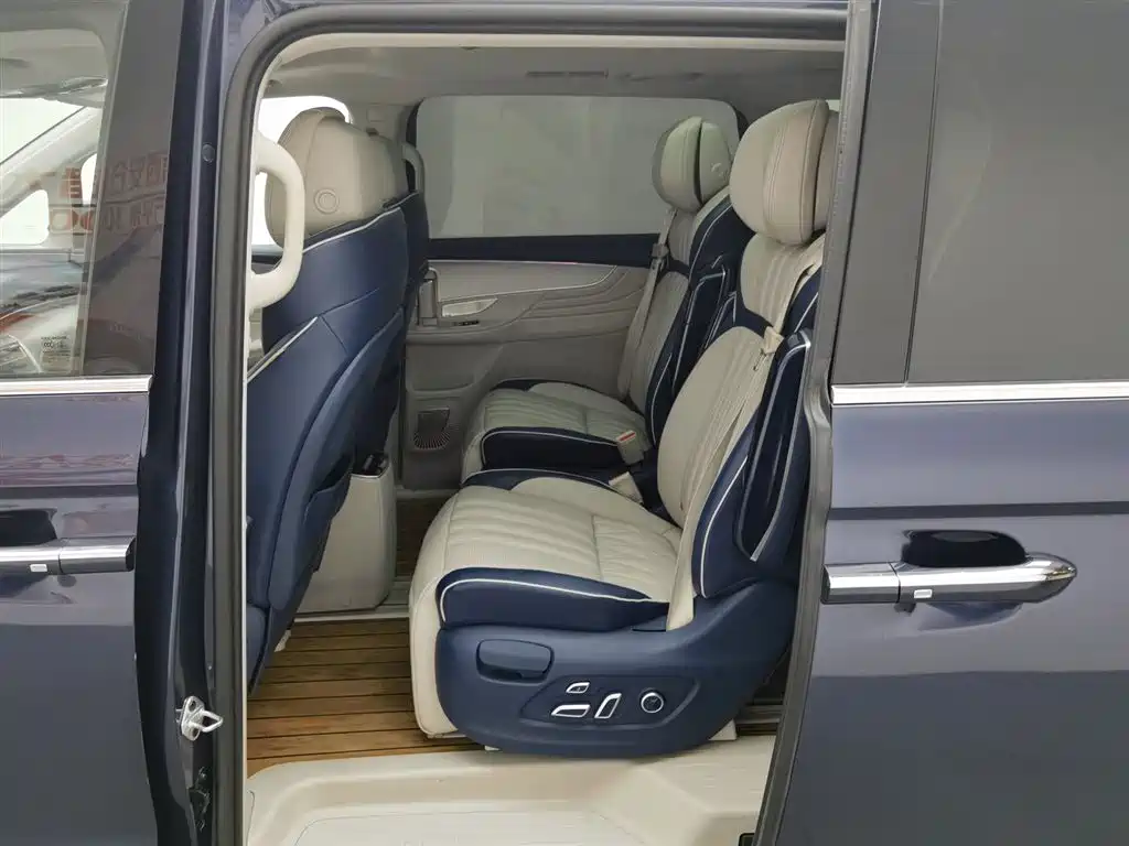 Roewe iMAX8 2020 — фото 15