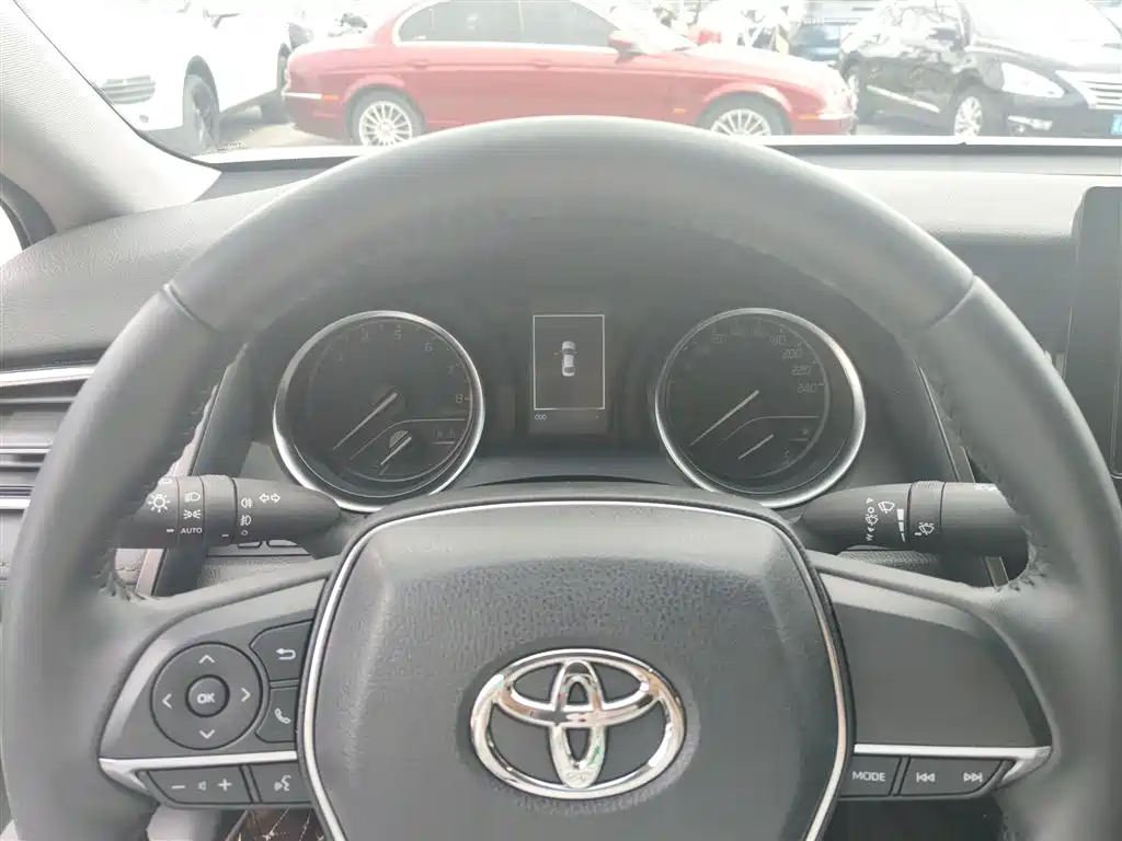 Toyota Camry 2023 — фото 4