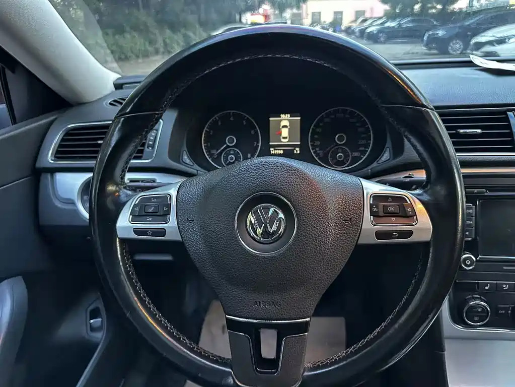 Volkswagen Passat 2014 — фото 10