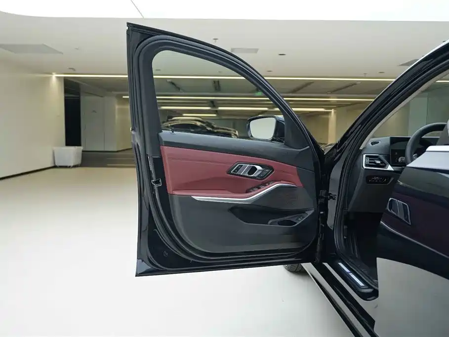 BMW 3 Series 2023 — фото 17