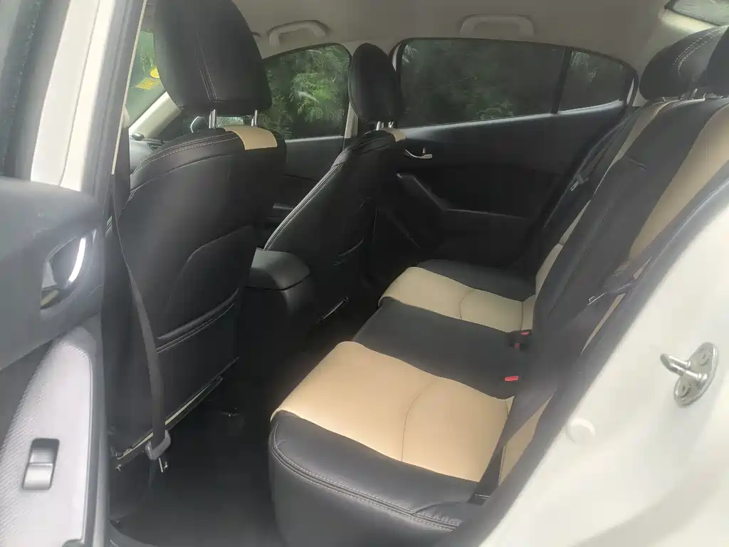 Mazda 3 Axela 2015