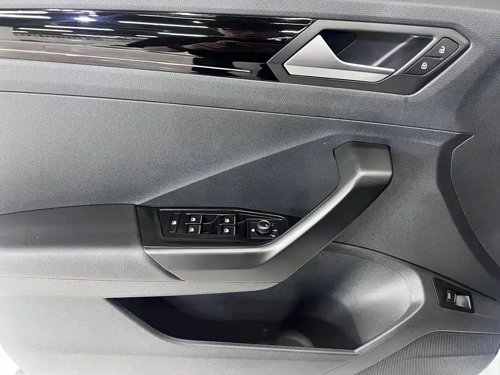 Volkswagen T-Roc 2022 — фото 8