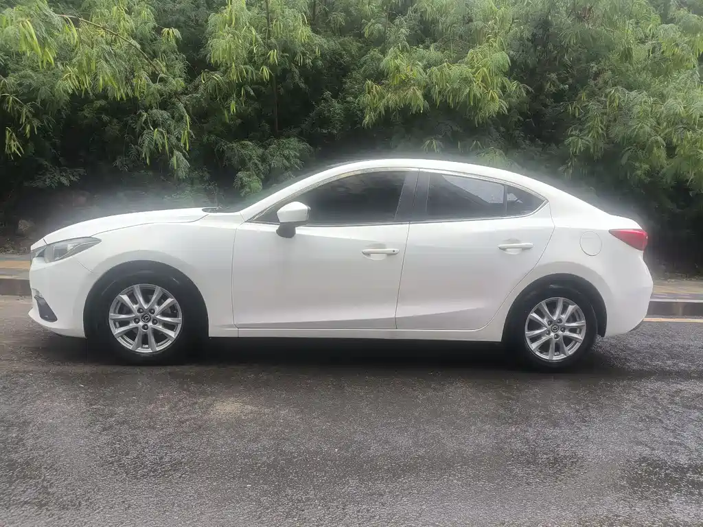 Mazda 3 Axela 2015
