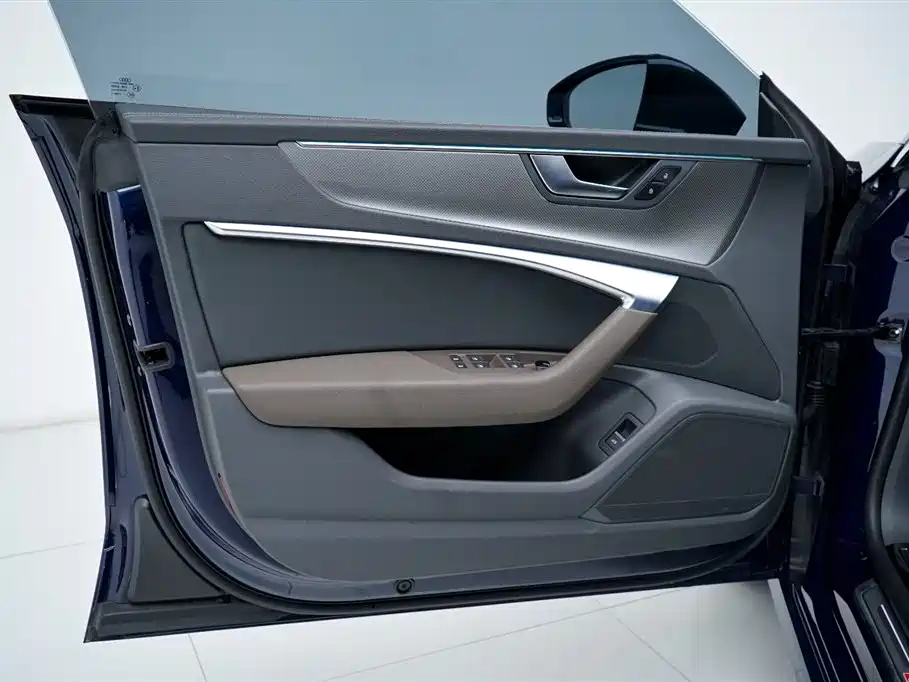 Audi A7L 2023 — фото 12