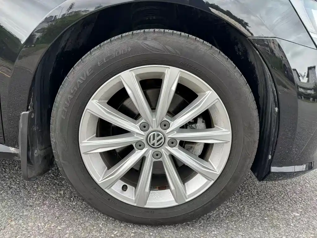 Volkswagen Passat 2017 — фото 14