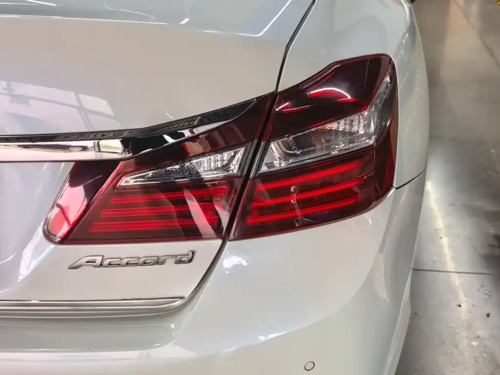 Honda Accord 2018 — фото 15