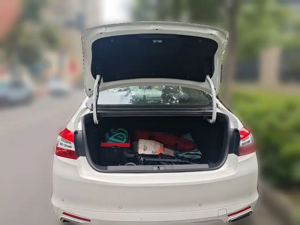 Peugeot 408 2018 — фото 10