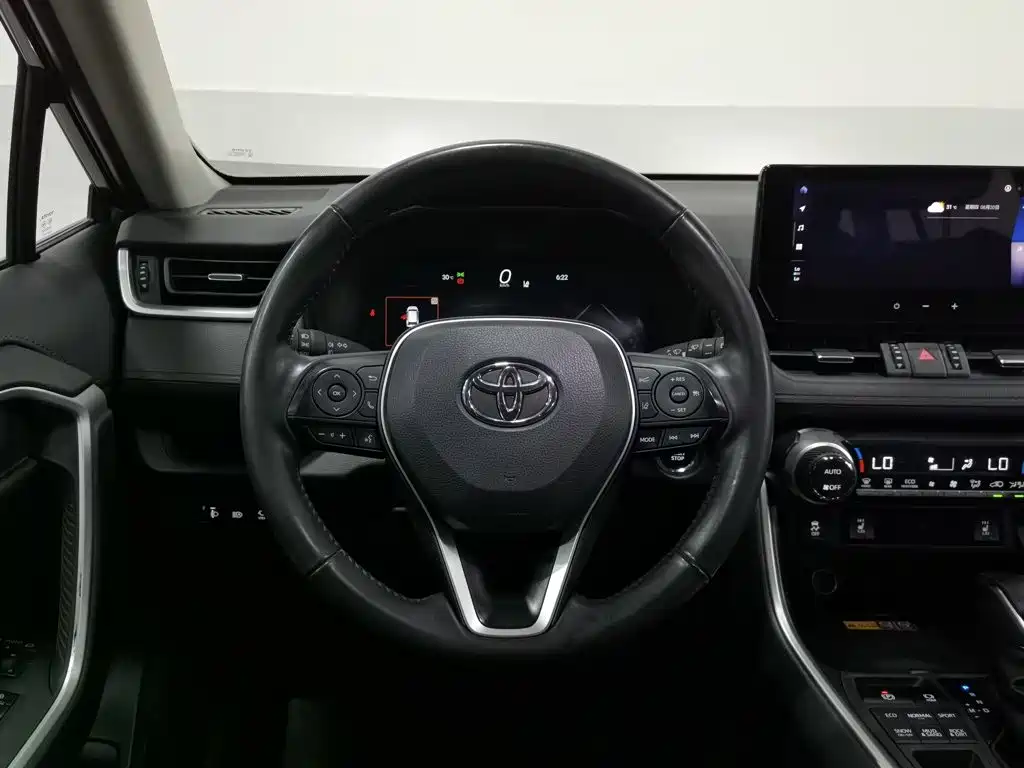 Toyota RAV4 2023 — фото 11
