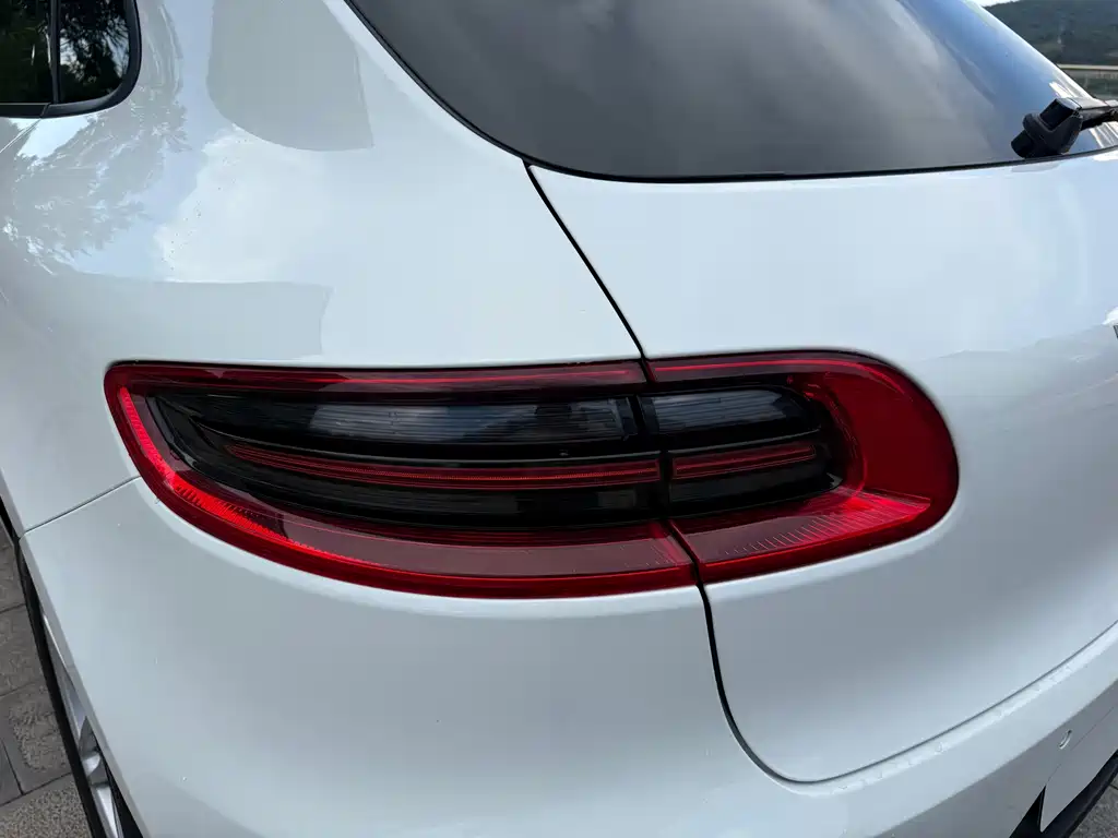Porsche Macan 2017 — фото 36