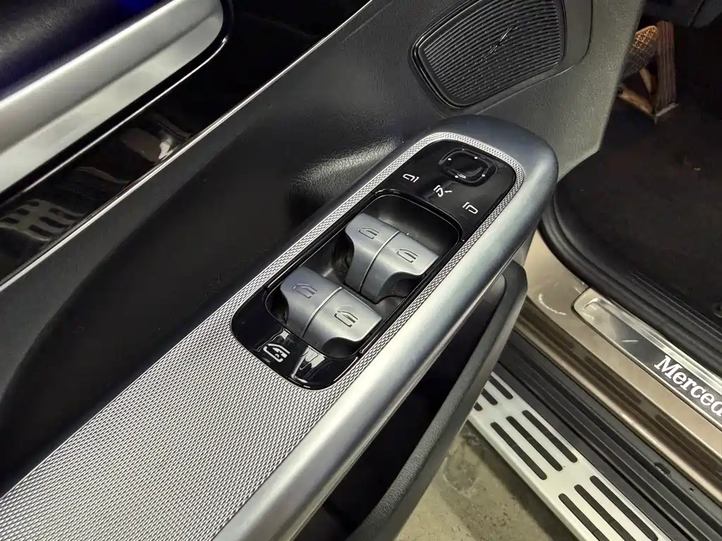 Mercedes-Benz EQE SUV 2023 — фото 20
