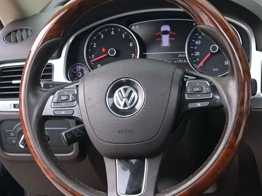 Volkswagen Touareg 2015 — фото 8