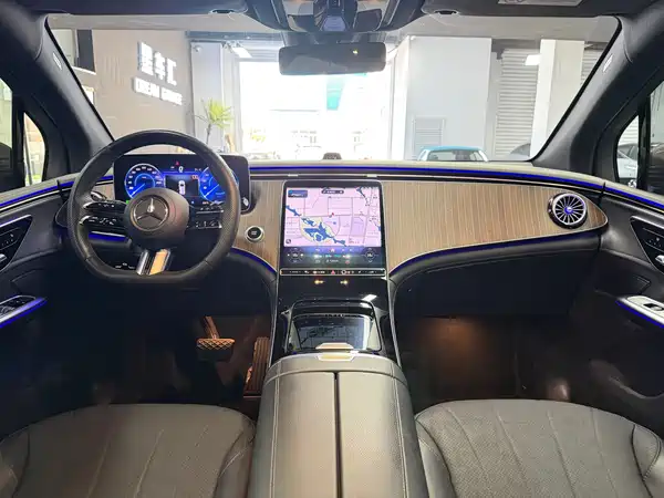 Mercedes-Benz EQE SUV 2023