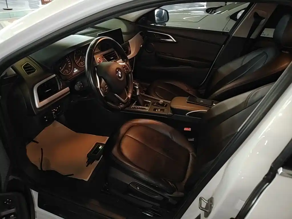 BMW 1 Series 2017 — фото 15