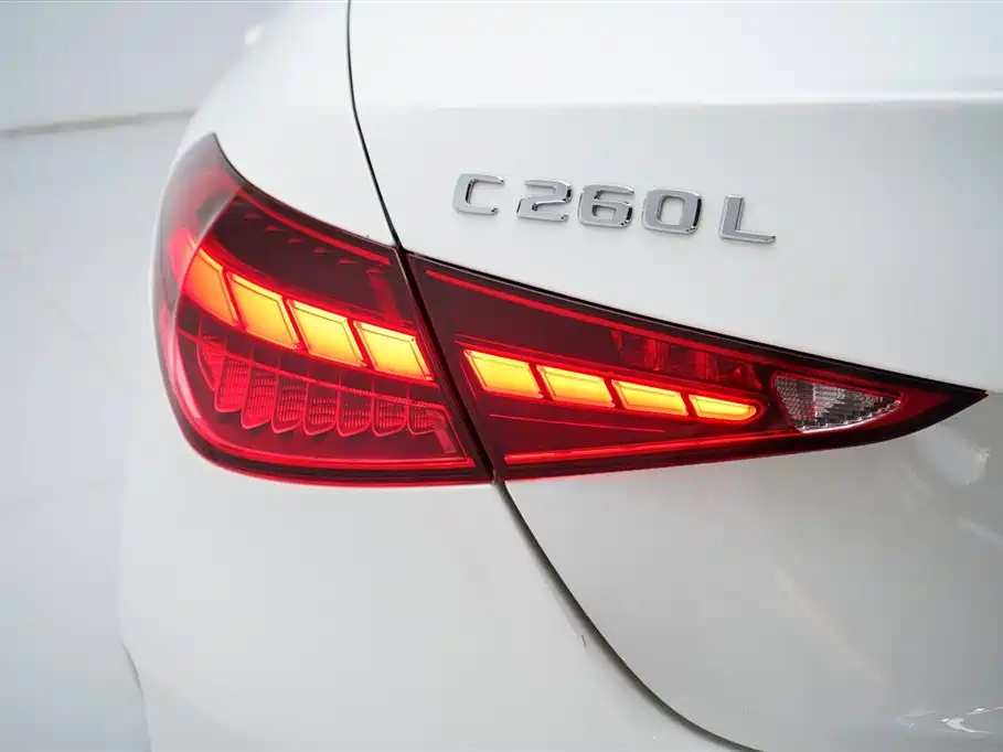 Mercedes-Benz C-Class 2023 — фото 10