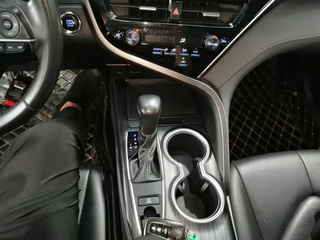 Toyota Camry 2023 — фото 14