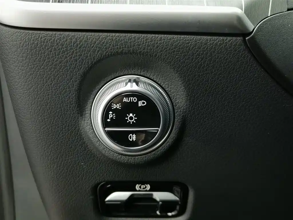 Mercedes-Benz C-Class 2023 — фото 21