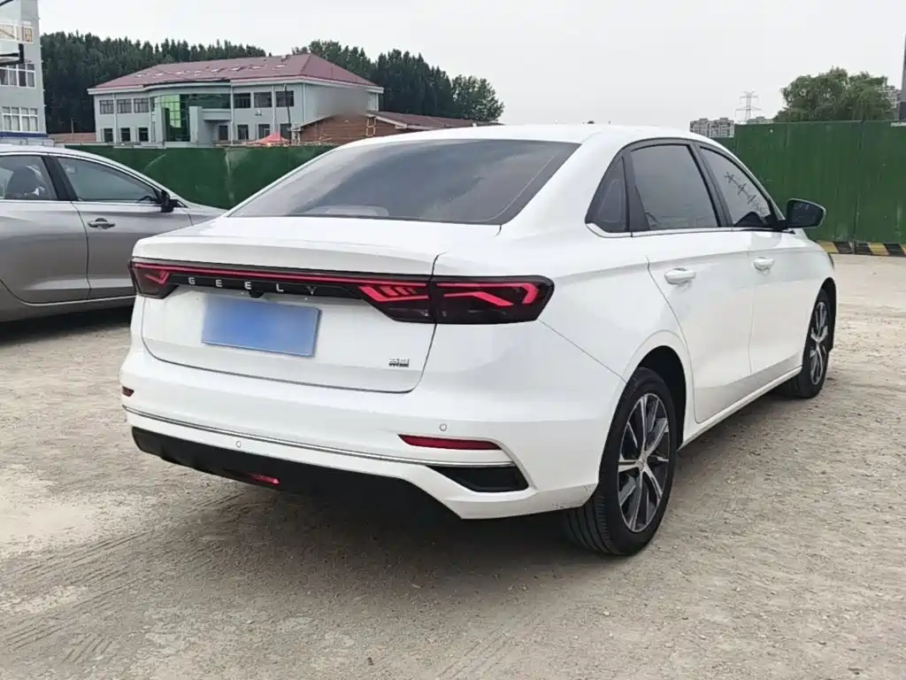Geely Emgrand 2023