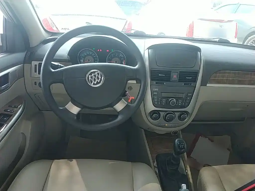 Buick Excelle 2015 — фото 11
