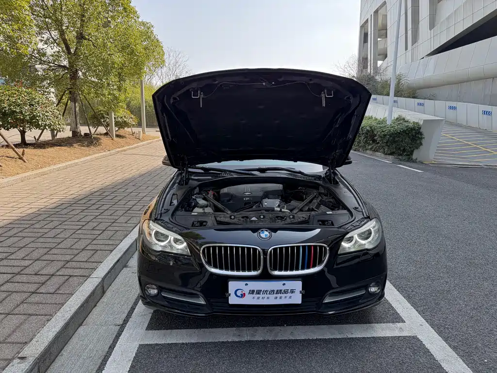 BMW 5 Series 2015 — фото 9