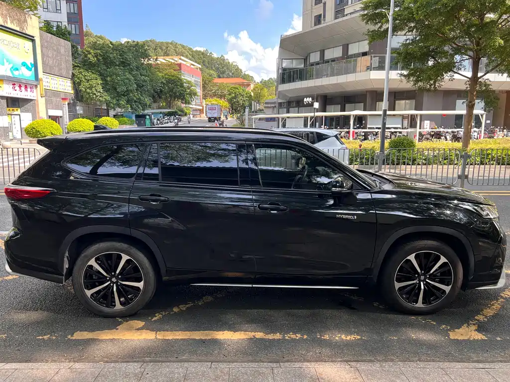Toyota Crown Kluger 2023