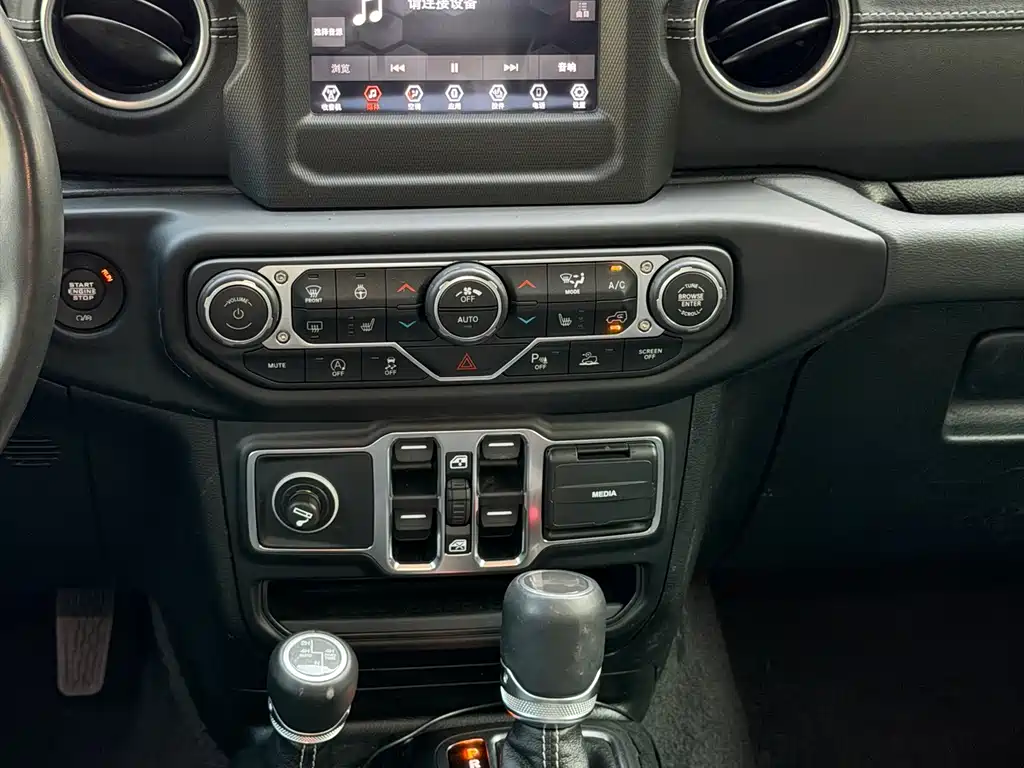 Jeep Wrangler 2021 — фото 22
