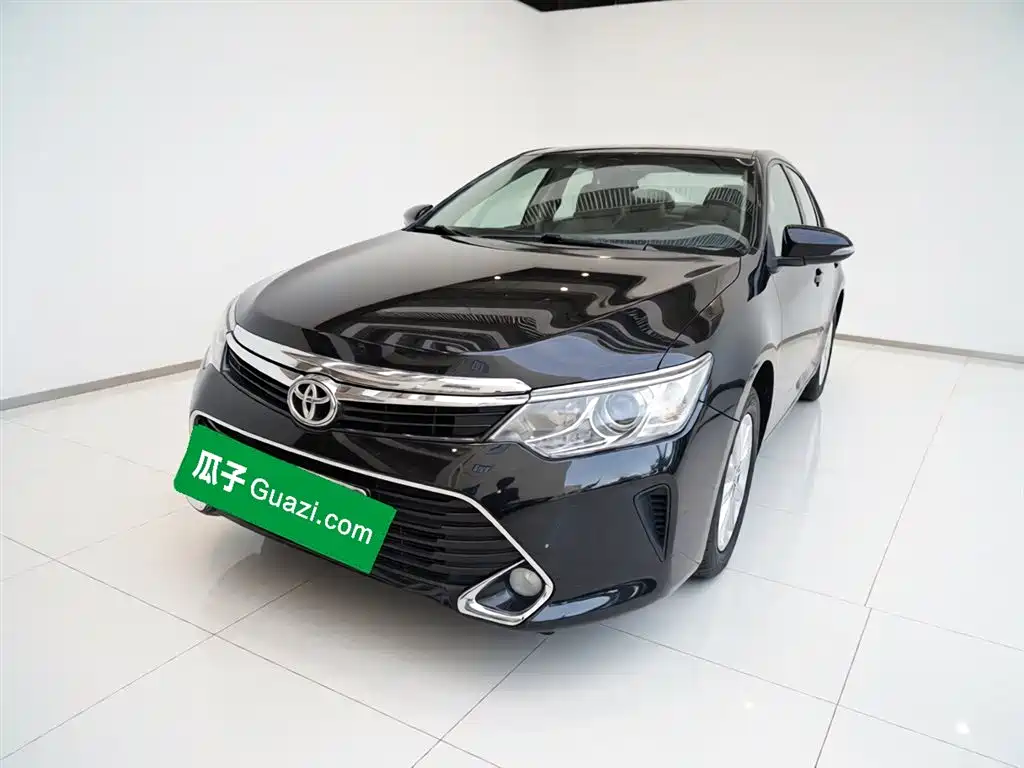 Toyota Camry 2017 — фото 2