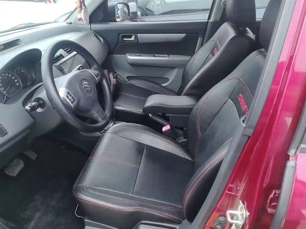Suzuki Swift 2015 — фото 15