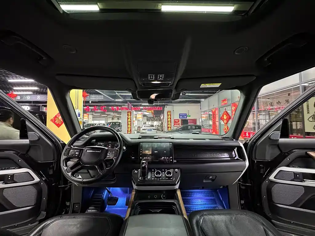 Land Rover Defender 2021 — фото 18