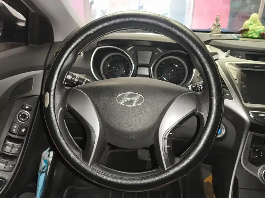 Hyundai Elantra Langdong 2015 — фото 15