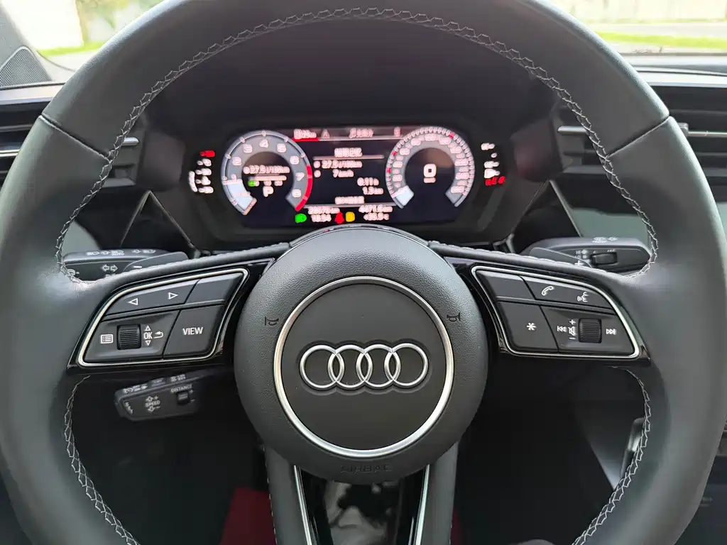 Audi A3 2023 — фото 15