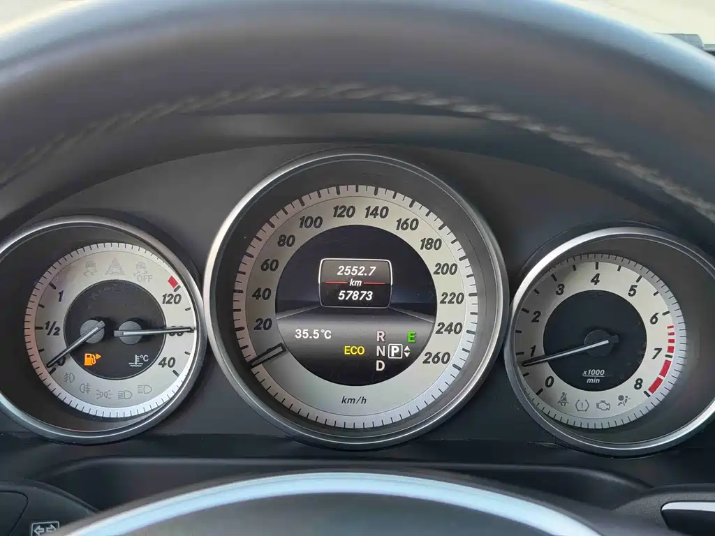 Mercedes-Benz E-Class 2015 — фото 15