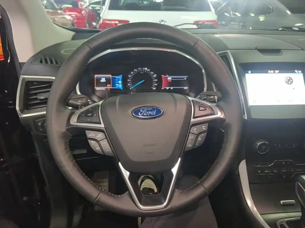 Ford Edge 2016 — фото 11