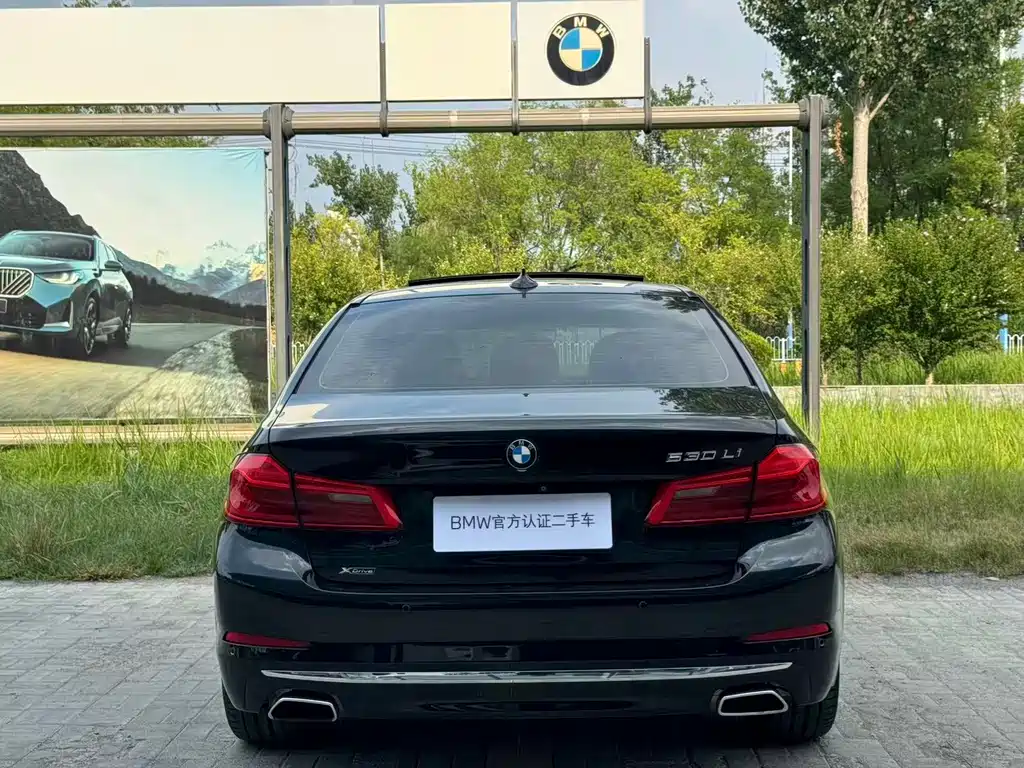 BMW 5 Series 2018 — фото 10