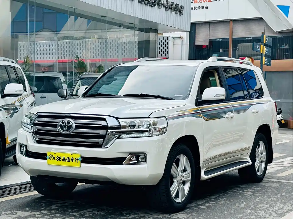 Toyota Land Cruiser 2017 — фото 1